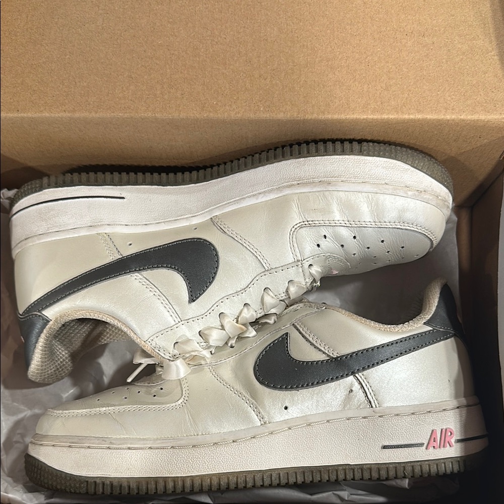 Nike White and Black Sneakers